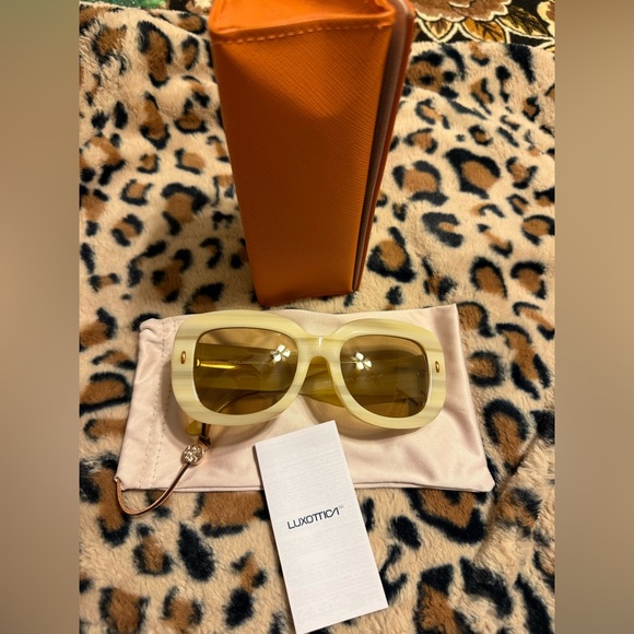 Tory Burch Cream Sunglasses with Orange Case - Picture 2 of 10